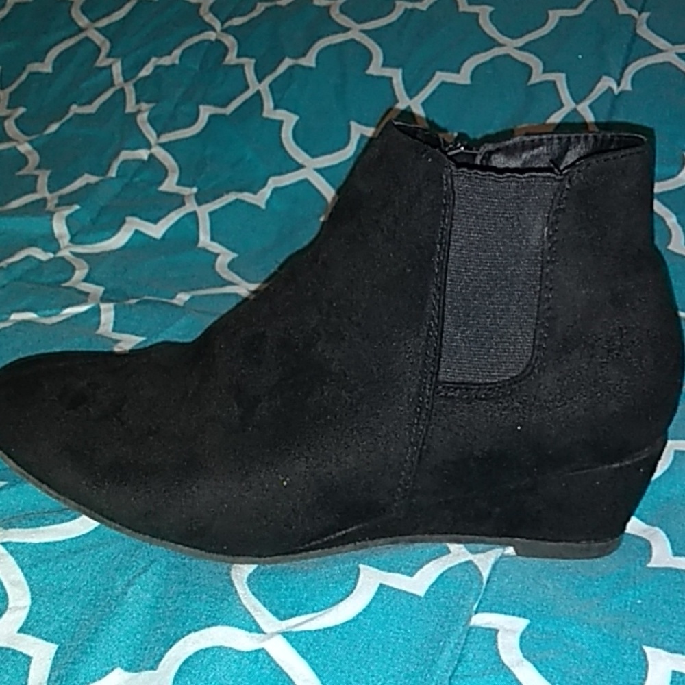 Black Sueded Ankle Boots 6W - Picture 4 of 6